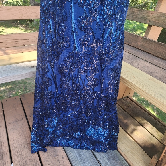 Alex Evenings Sequin V-Neck A-Line Dress w/Cold Shoulder Flutter Sleeve - NWT - Picture 4 of 8
